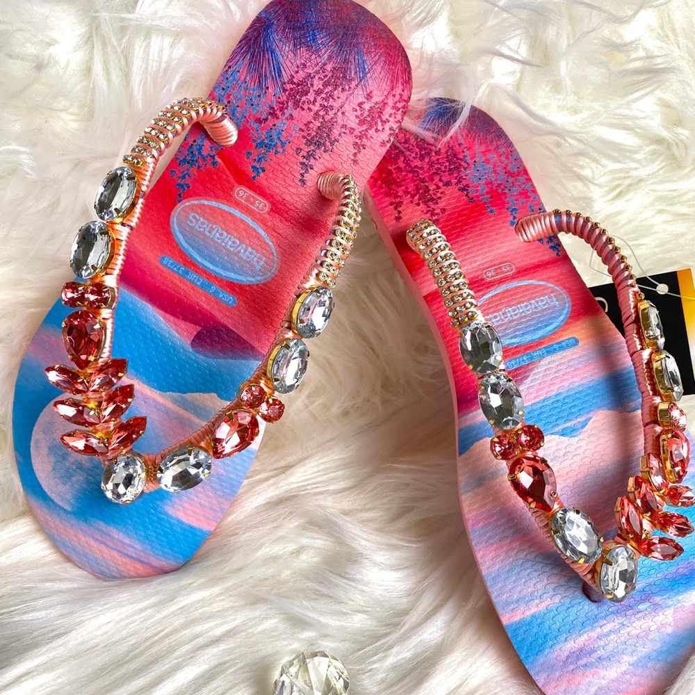 NWT Havaianas Pink/Blue Color Flats Size 5/6